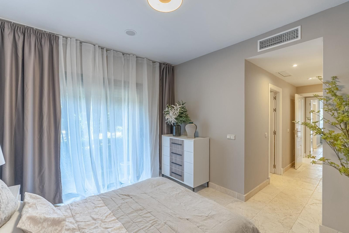 3 Bedroom Apartment in Estepona - Photo 28