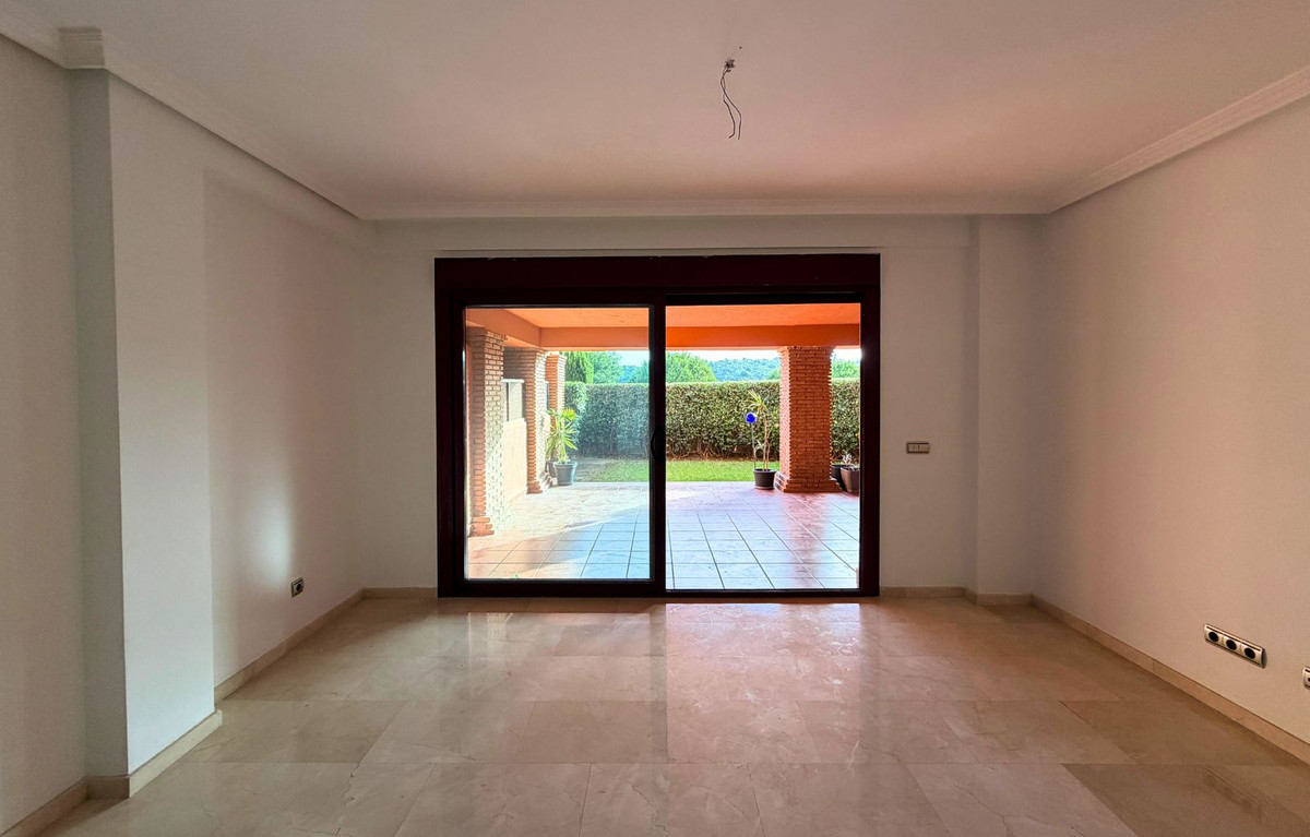 2 Bedroom Apartment in Casares - Photo 10