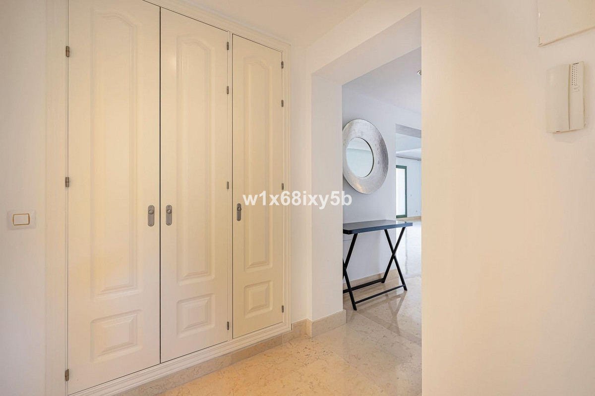 3 Bedroom Penthouse in Benahavís - Photo 22