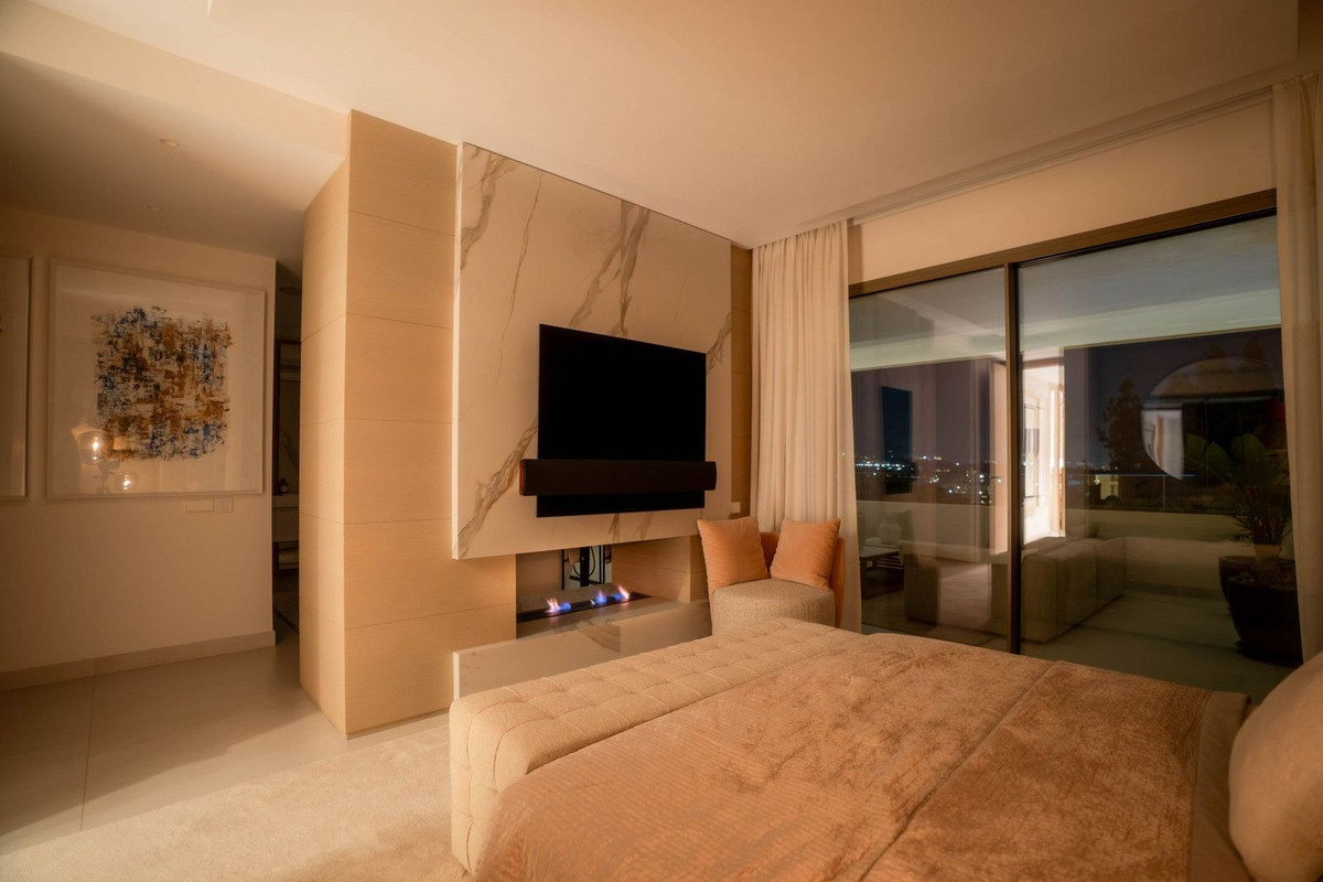 4 Bedroom Villa in Marbella - Photo 18