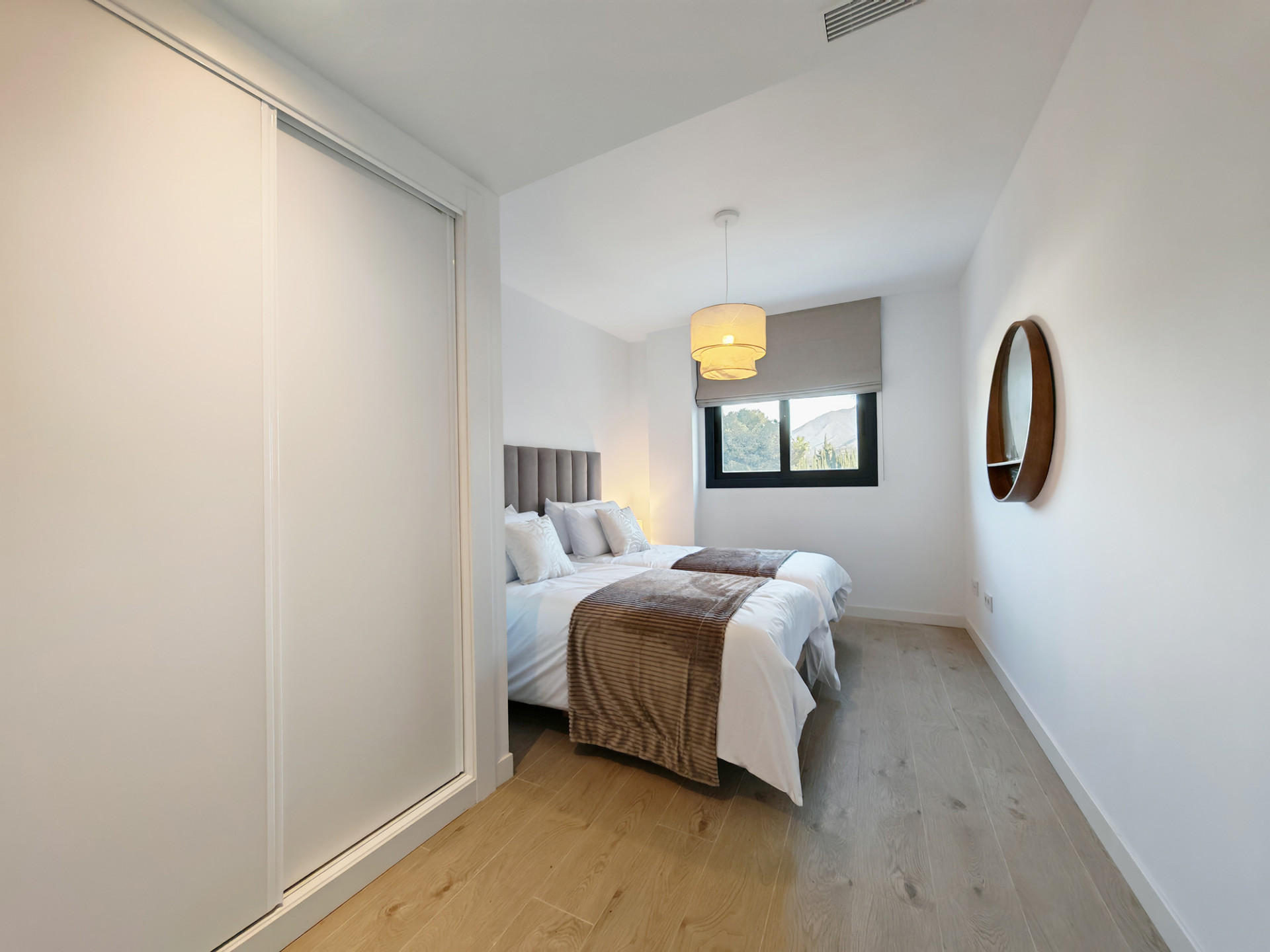 4 Bedroom Penthouse in Estepona - Photo 17