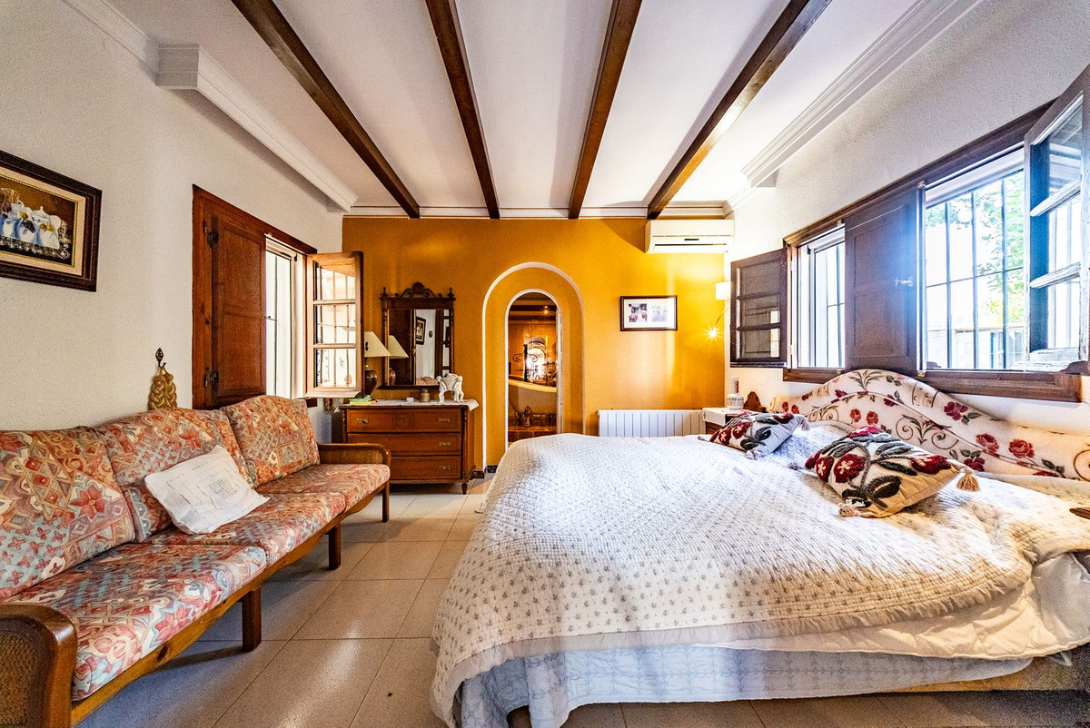 5 Bedroom Villa in Alhaurín de la Torre - Photo 28