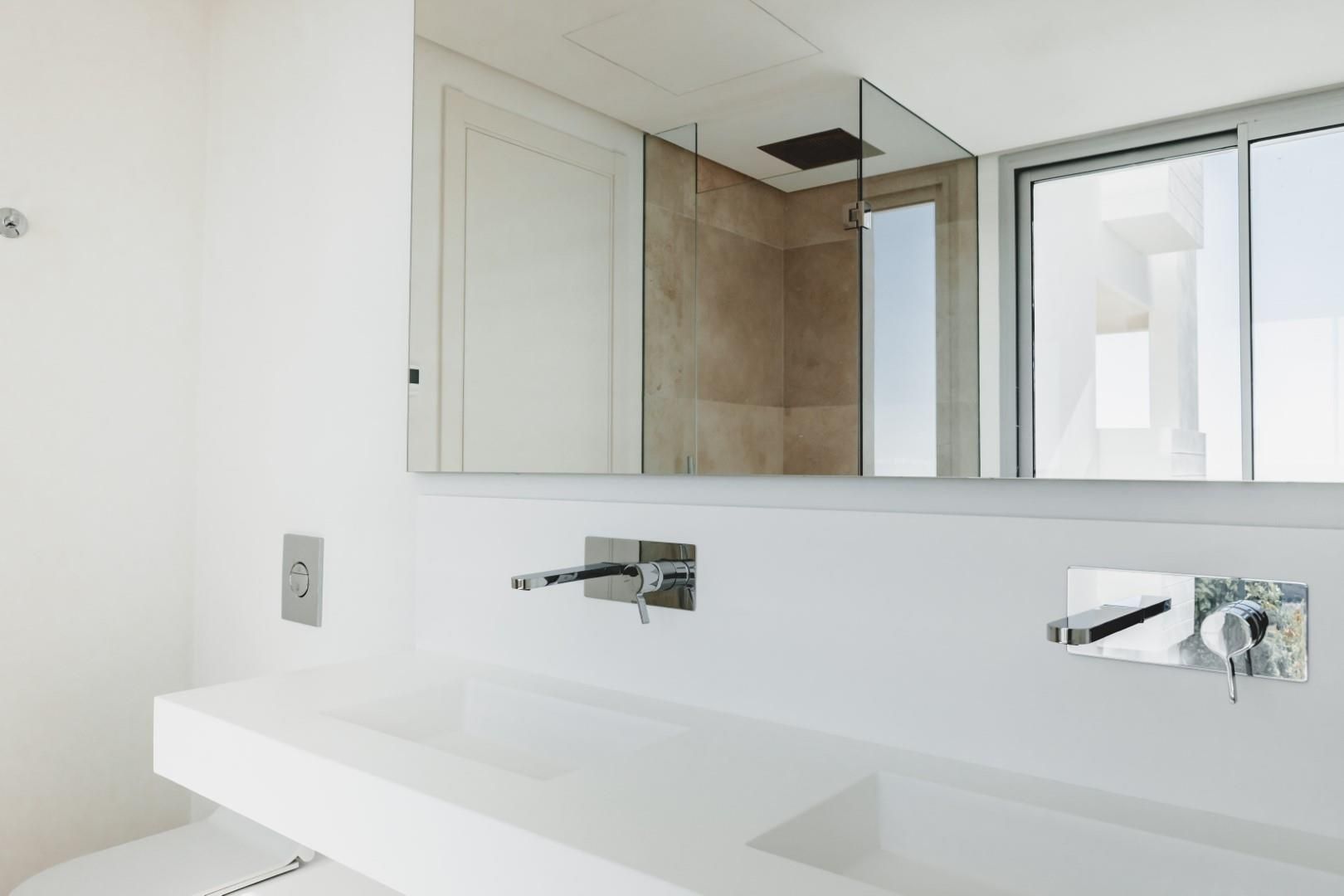 4 Bedroom Apartment in Benahavís - Photo 10
