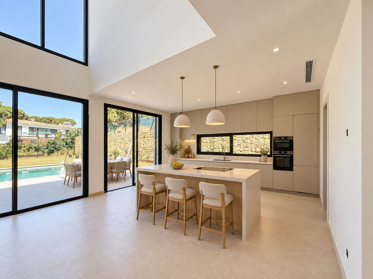 4 Bedroom Villa in Marbella - Photo 7
