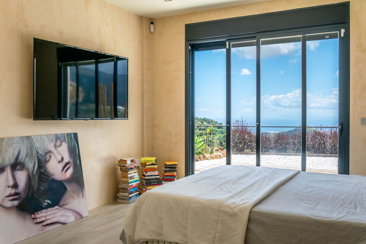 2 Bedroom Villa in Marbella - Photo 9