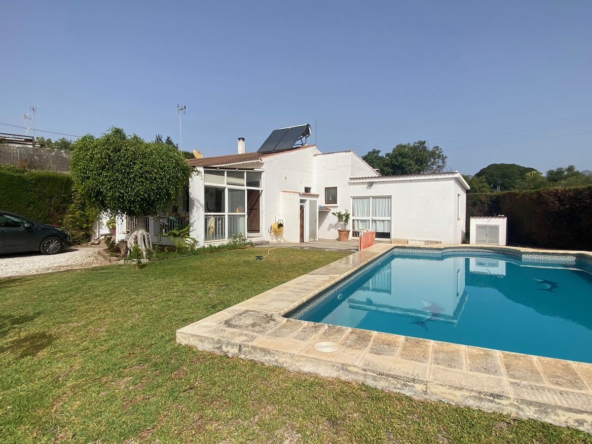 5 Bedroom Villa in Estepona - Photo 12