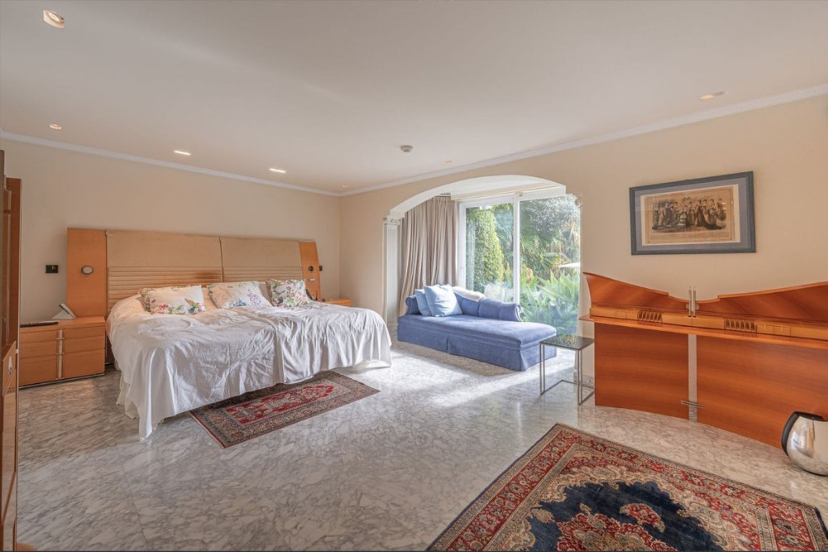 5 Bedroom Villa in Marbella - Photo 17