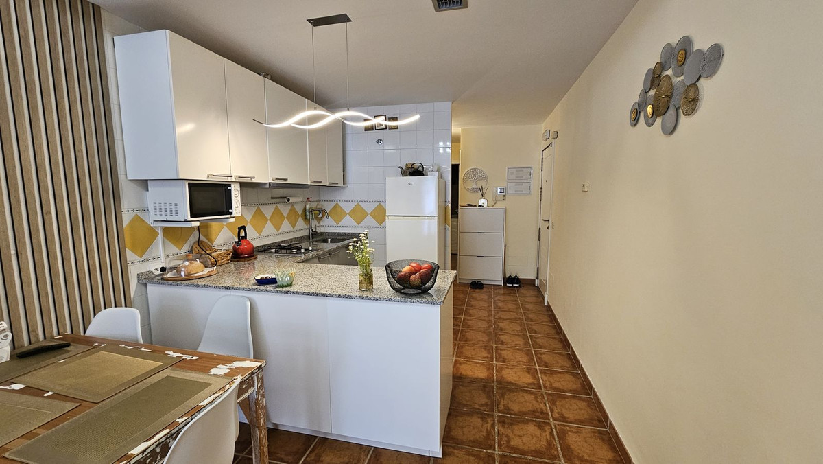 1 Bedroom Apartment in Estepona - Photo 31