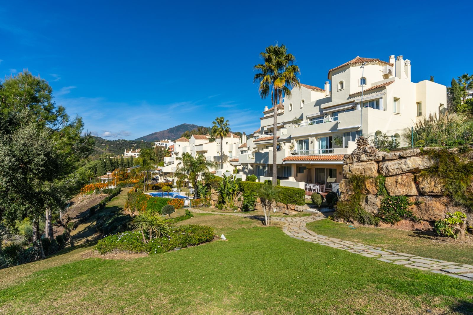 4 Bedroom Apartment in Benahavís - Photo 32