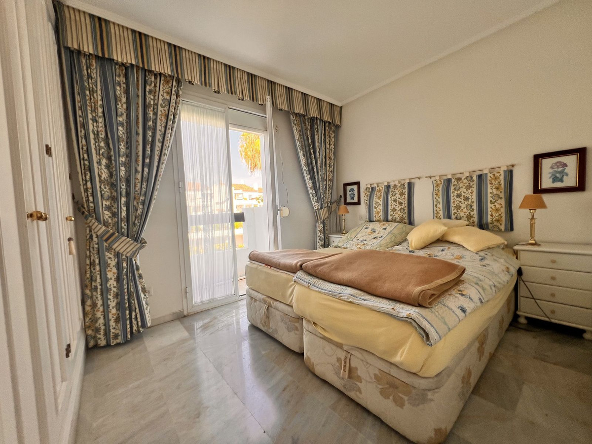 2 Bedroom Penthouse in Estepona - Photo 15