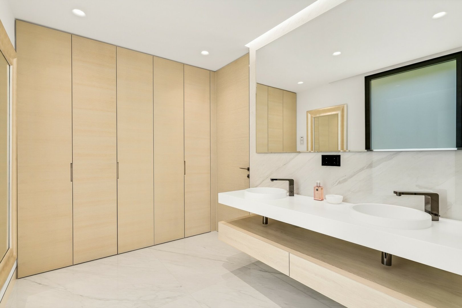 4 Bedroom Apartment in Estepona - Photo 11