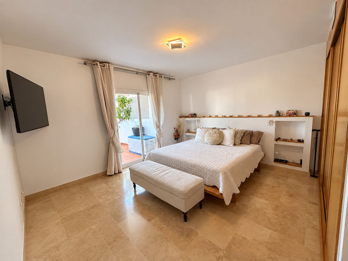 3 Bedroom Penthouse in Estepona - Photo 22