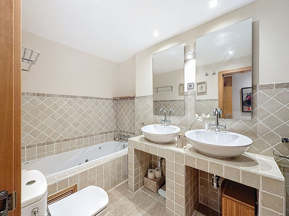 3 Bedroom Apartment in Estepona - Foto 29
