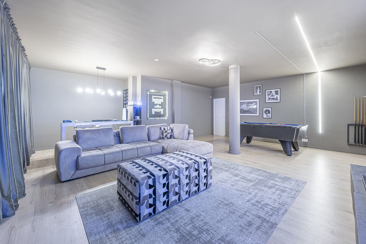 7 Bedroom Villa in Marbella - Photo 43