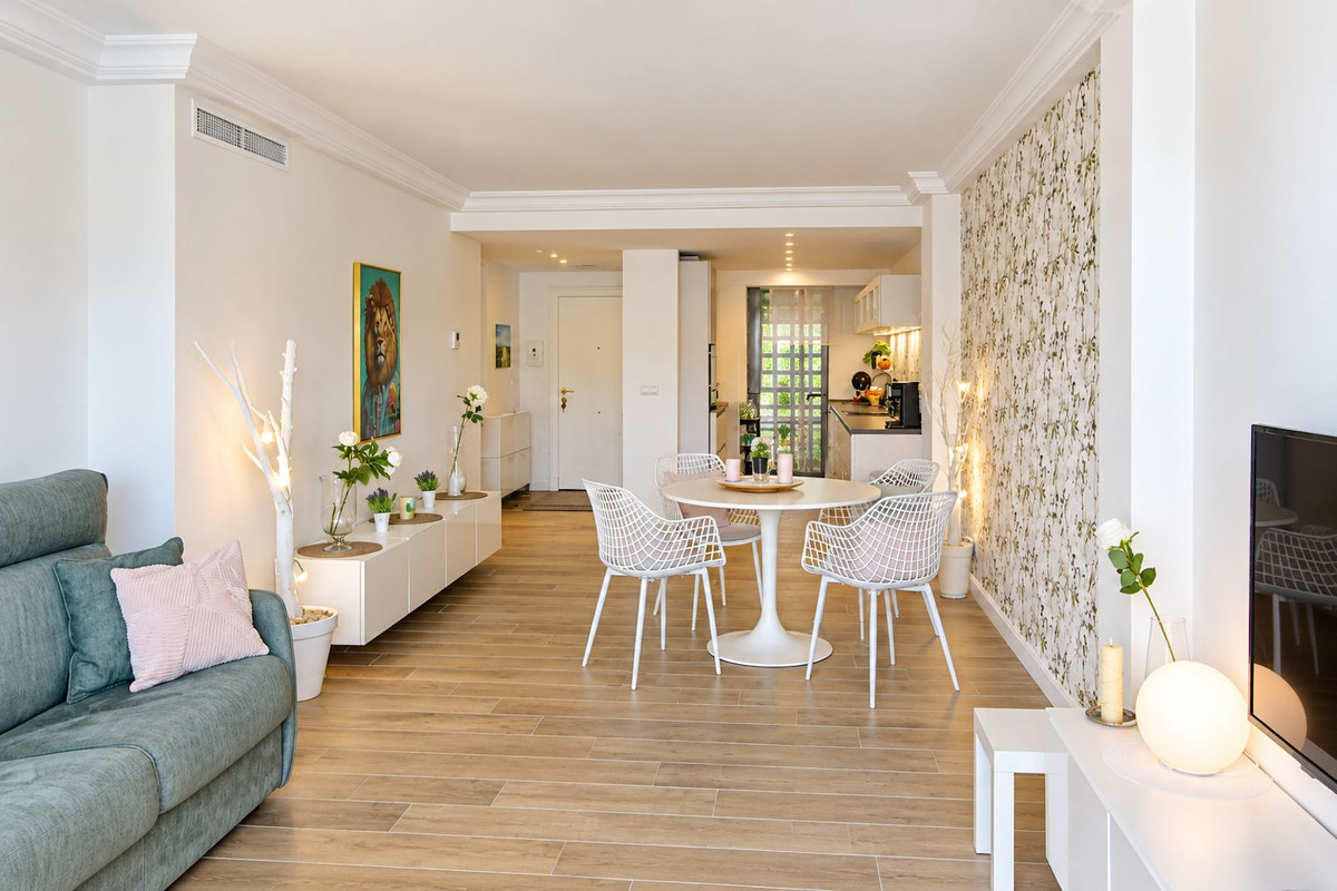 2 Bedroom Apartment in Marbella - Photo 5