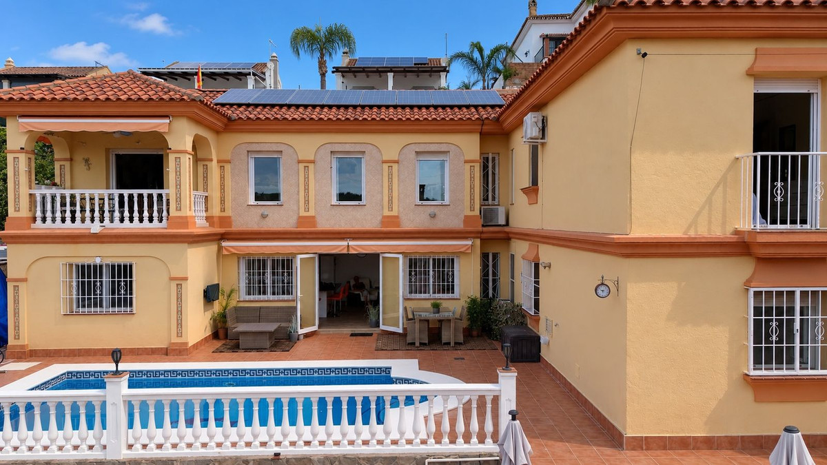 5 Bedroom Villa in Coín - Photo 3