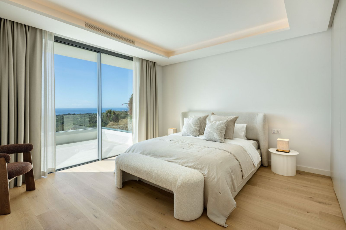 5 Bedroom Villa in Marbella - Photo 20