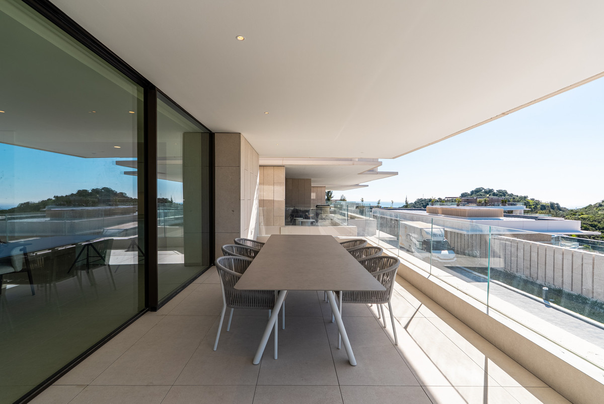 4 Bedroom Apartment in Benahavís - Photo 21
