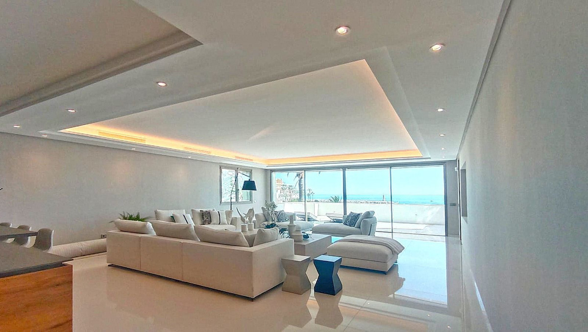 4 Bedroom Apartment in Marbella - Photo 7