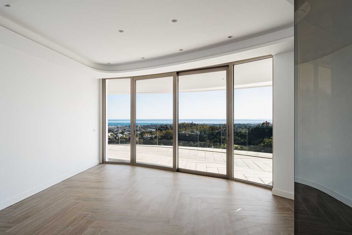 3 Bedroom Apartment in Benahavís - Photo 9