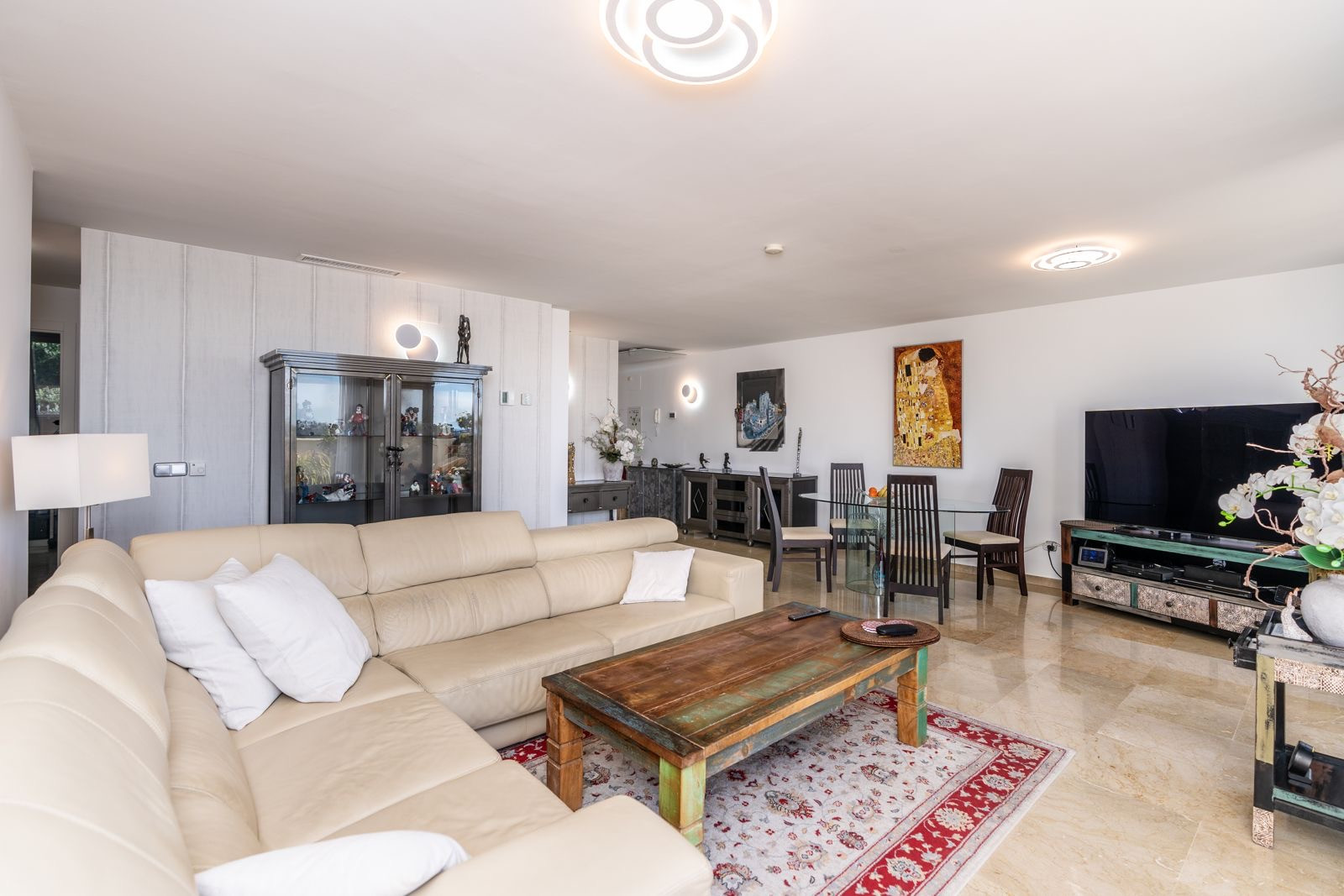 4 Bedroom Apartment in Benahavís - Photo 7
