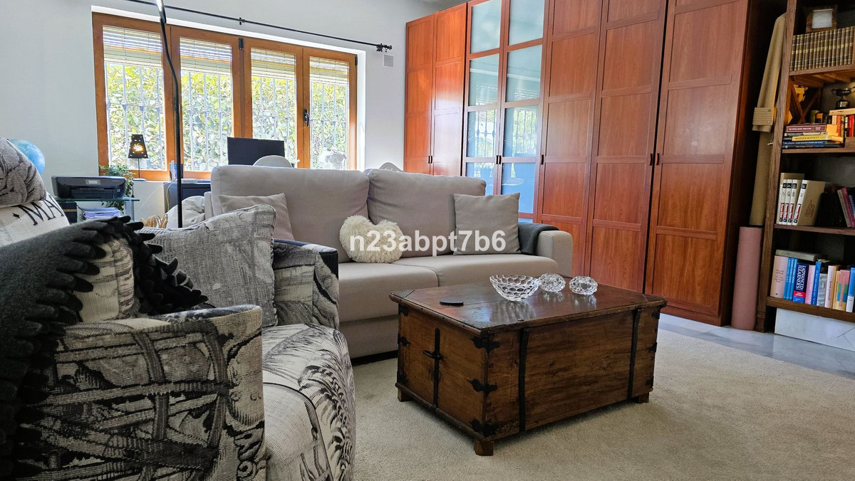 2 Bedroom Apartment in Benahavís - Photo 8