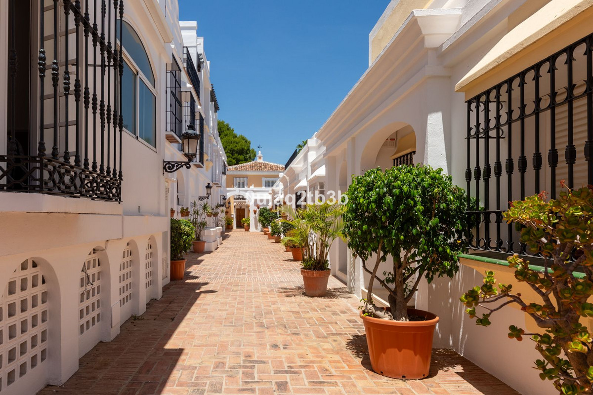 3 Bedroom Townhouse in Marbella - Photo 24