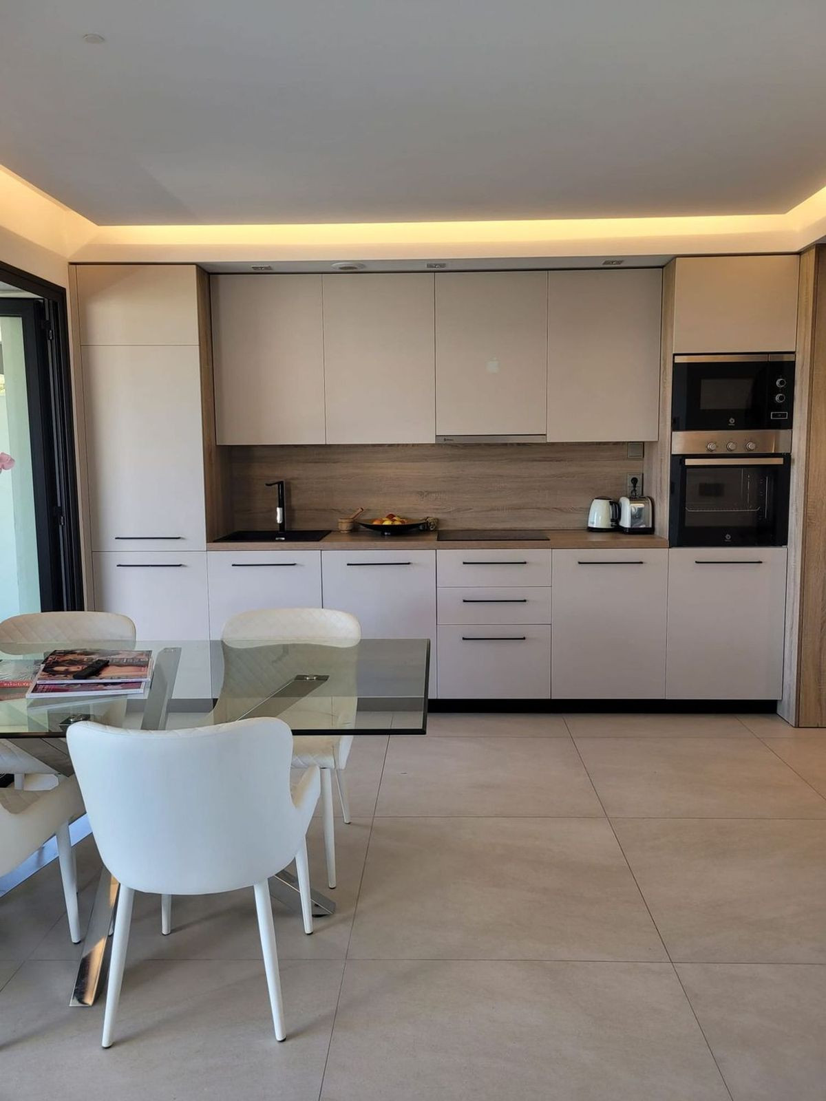 3 Bedroom Apartment in Benahavís - Photo 8