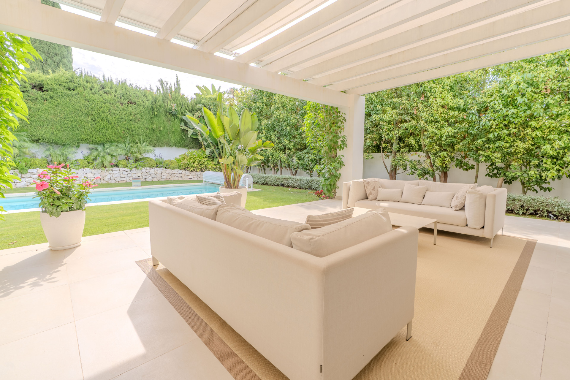5 Bedroom Villa in Marbella - Photo 2