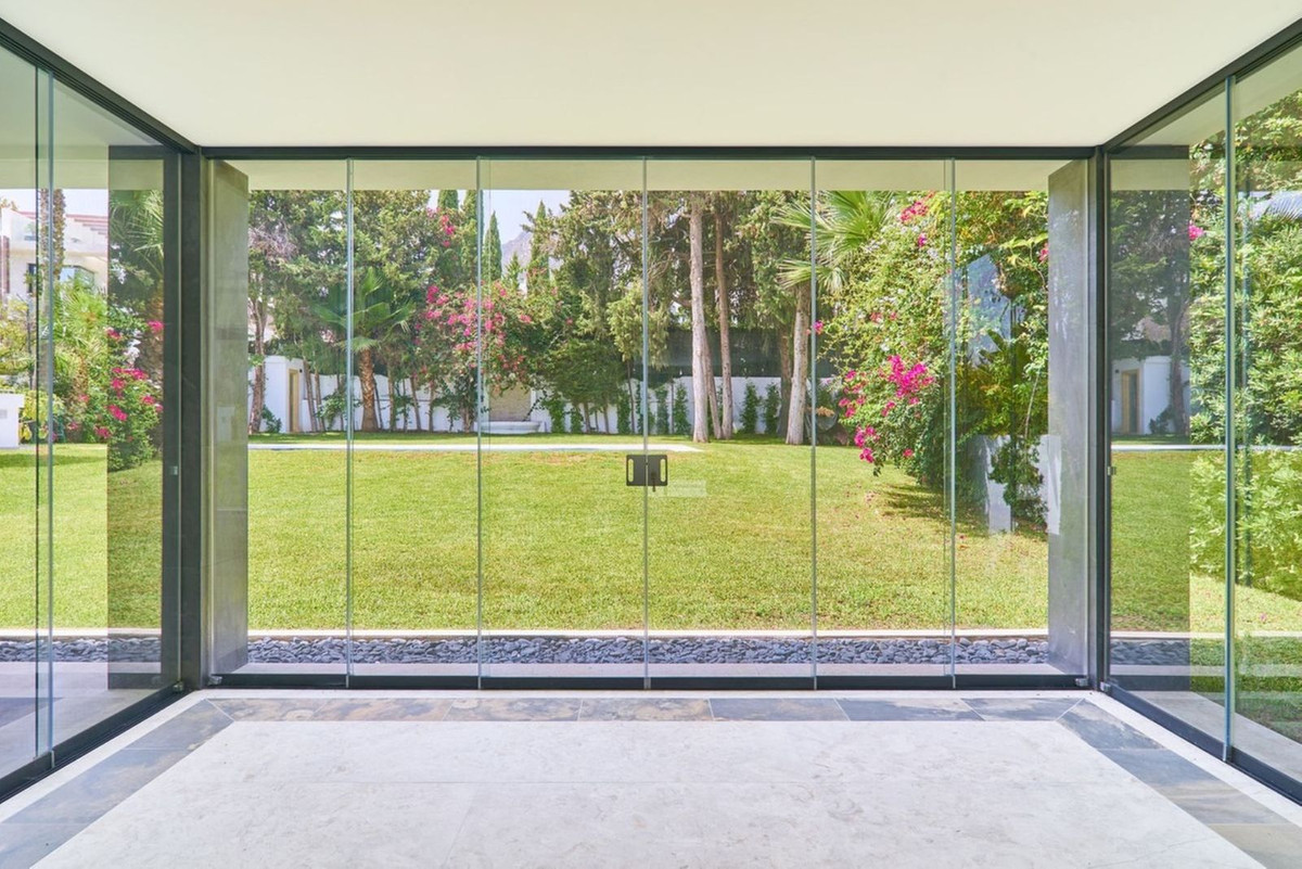 5 Bedroom Villa in Marbella - Photo 12