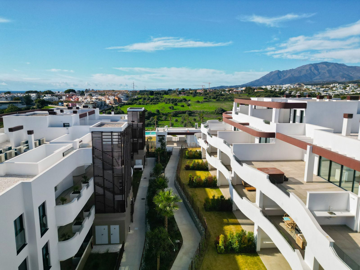 3 Bedroom Apartment in Estepona - Photo 16