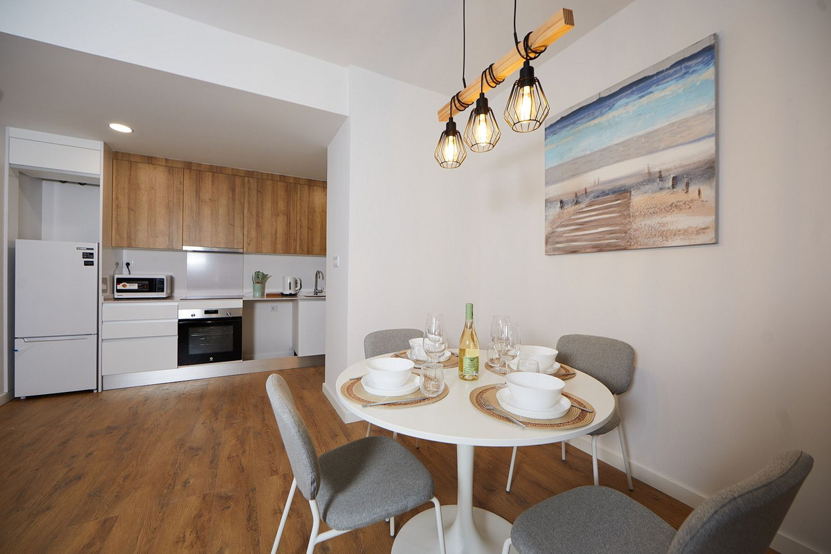 2 Bedroom Apartment in Estepona - Photo 7