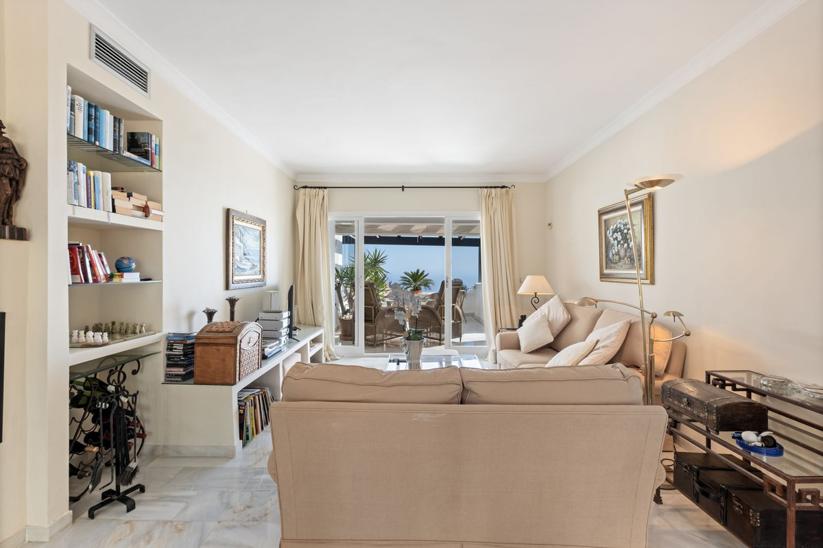 2 Bedroom Apartment in Marbella - Photo 4