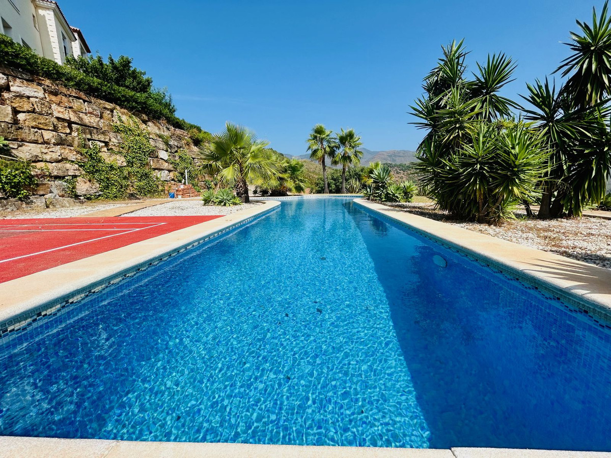 7 Bedroom Villa in Estepona - Photo 37