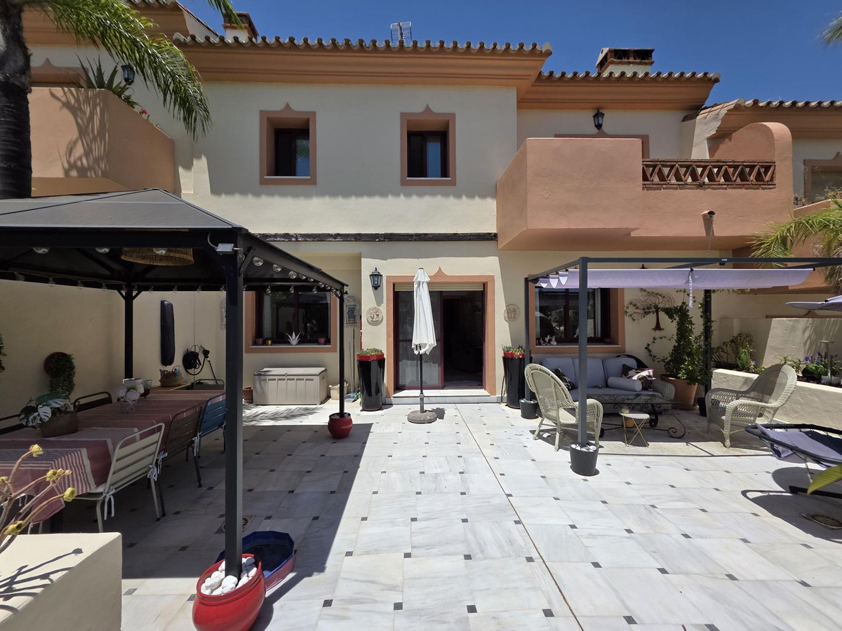 5 Bedroom Townhouse in Coín