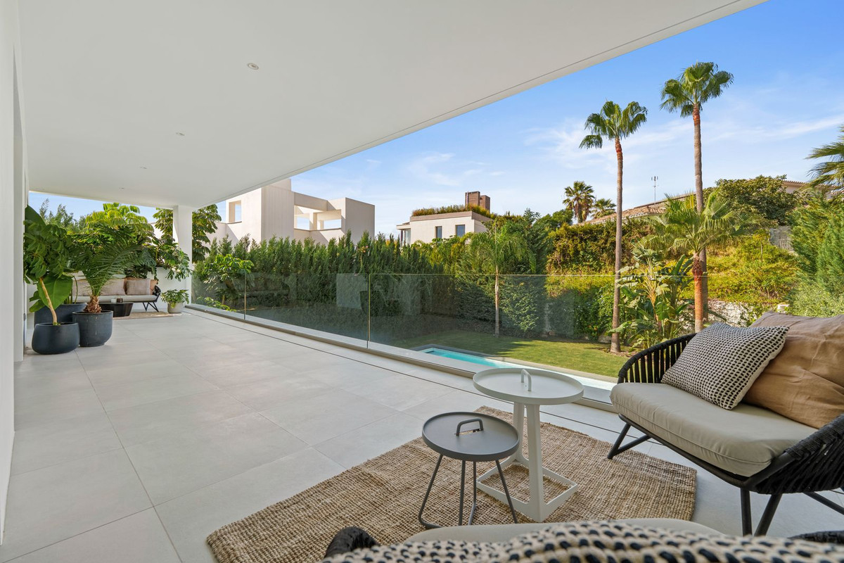5 Bedroom Villa in Marbella - Photo 20
