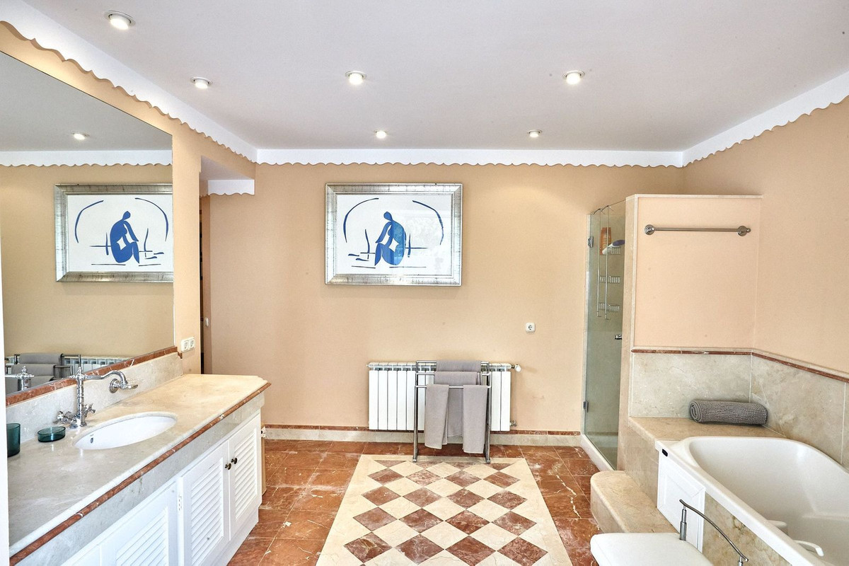 7 Bedroom Villa in San Pedro de Alcántara - Photo 6