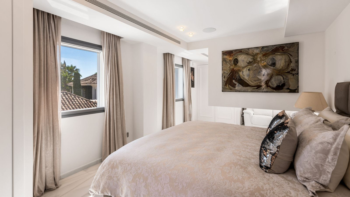 6 Bedroom Villa in Marbella - Photo 39