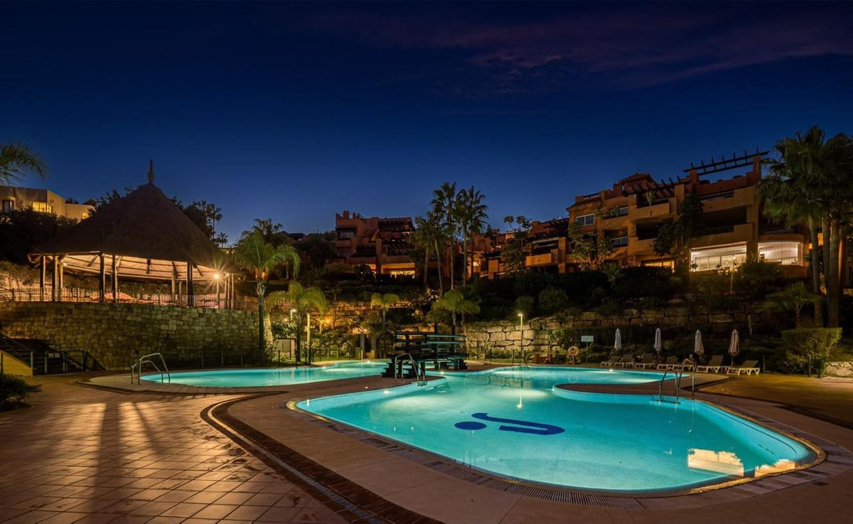 4 Bedroom Apartment in Marbella - Photo 23