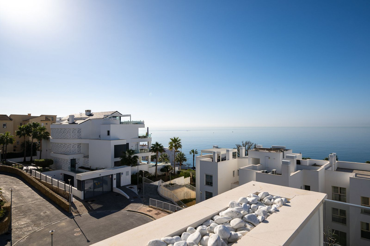 3 Bedroom Penthouse in Benalmádena - Photo 17