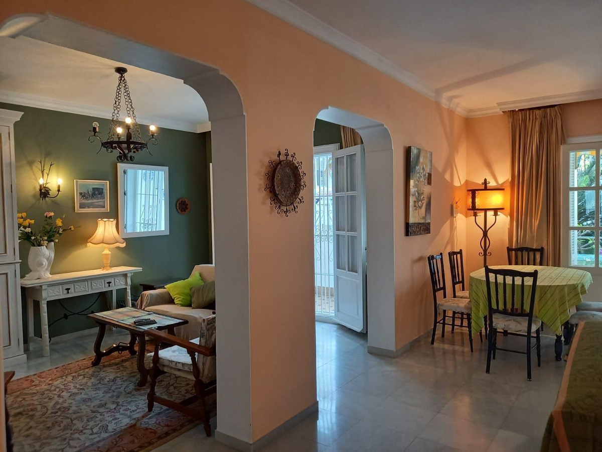 3 Bedroom Apartment in Estepona - Photo 12
