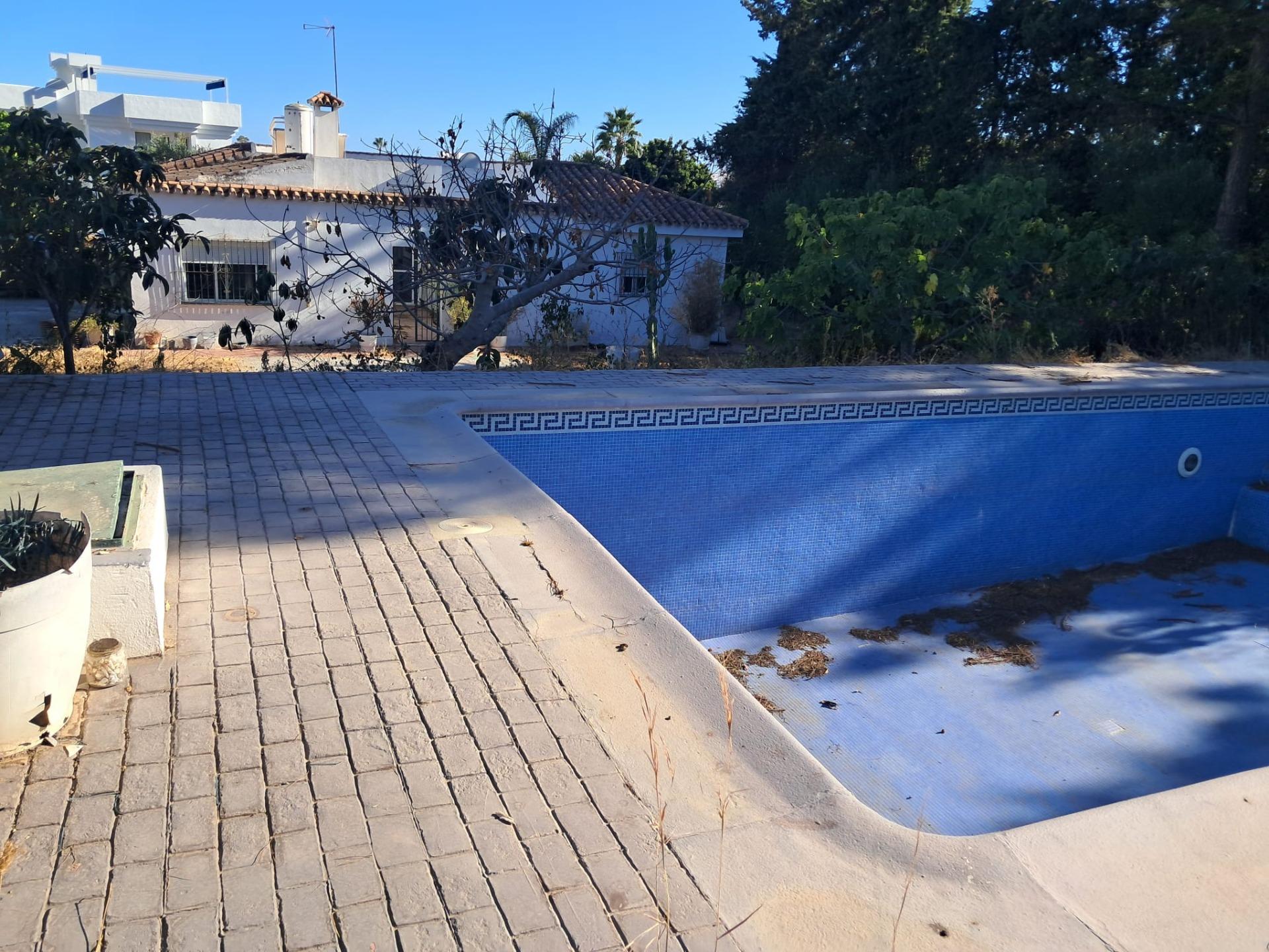 5 Bedroom Villa in Estepona - Photo 8