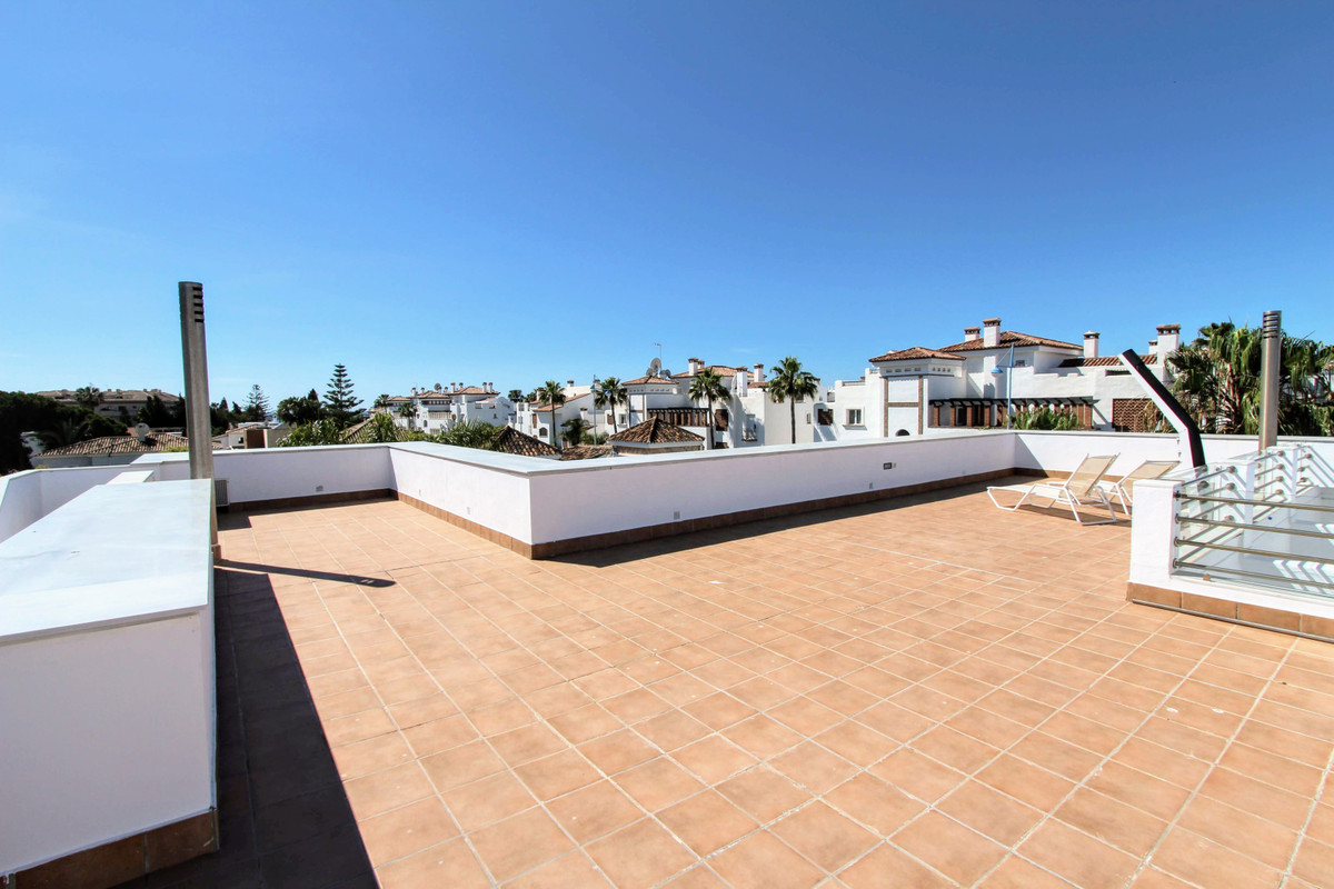 6 Bedroom Villa in San Pedro de Alcántara - Photo 2