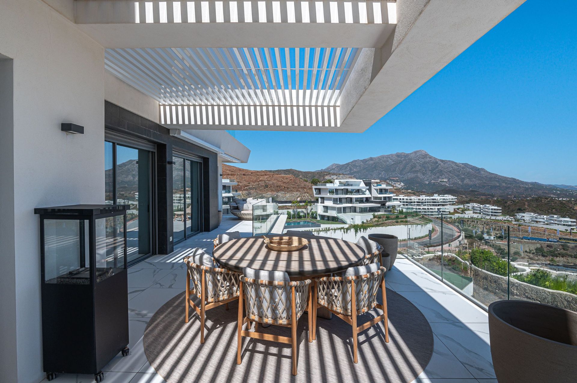3 Bedroom Apartment in Benahavís - Photo 5