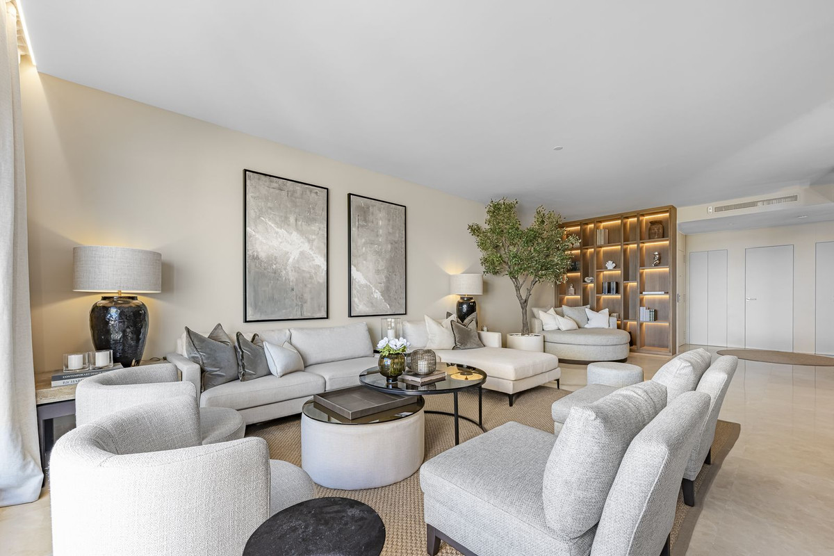 3 Bedroom Penthouse in Benahavís - Photo 8