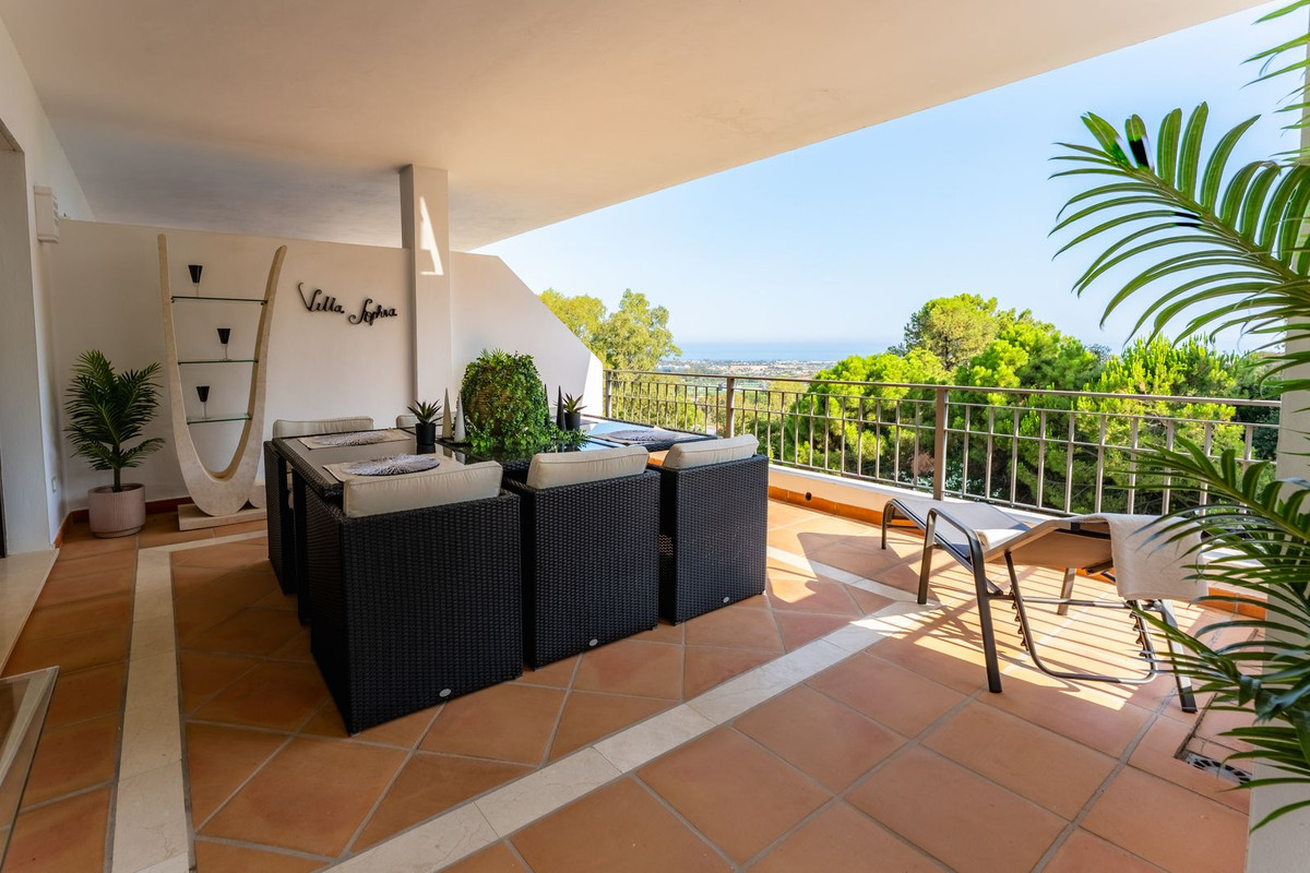 2 Bedroom Apartment in Benahavís - Photo 29