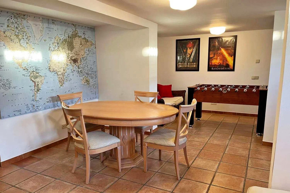 6 Bedroom Villa in San Pedro de Alcántara - Photo 12