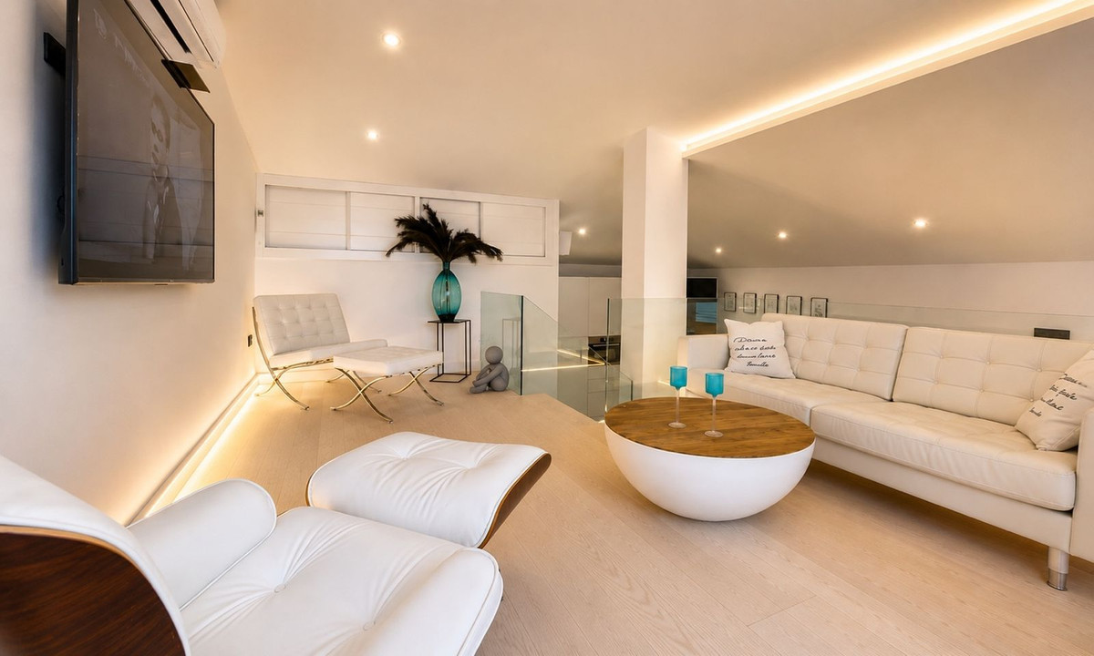 4 Bedroom Villa in Estepona - Photo 19