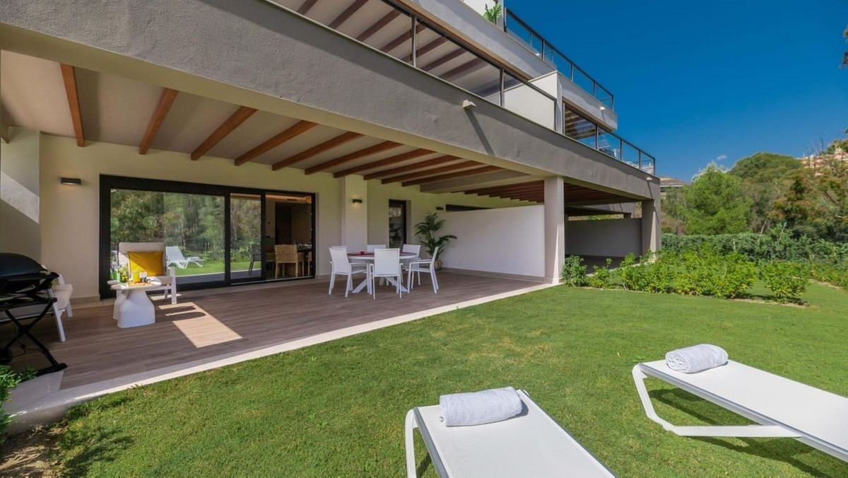 3 Bedroom Apartment in Marbella - Photo 3