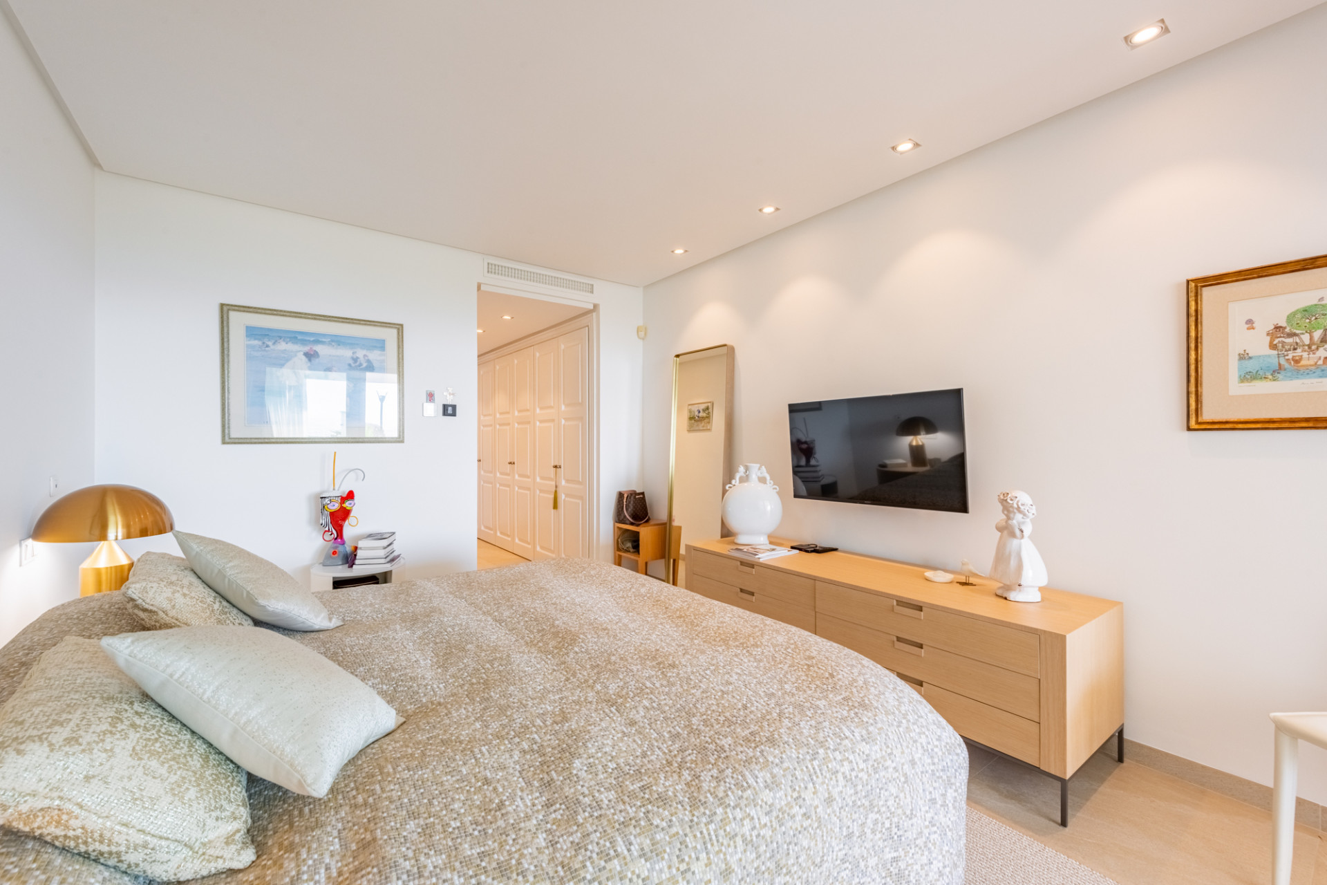 2 Bedroom Apartment in Estepona - Photo 18